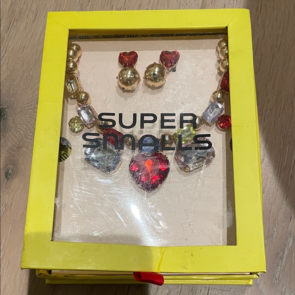 Super Smalls - red carpet, mega. 
Gold and Red Jewelry Set
New in box. 
$42.00